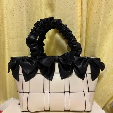 SNIDEL 리본 포함 토트백 화이트/블랙