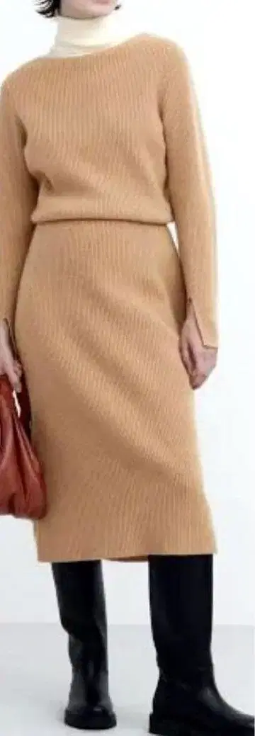 미사용 새상품 유니클로C 보트넥 니트 원피스 베이지 L 사이즈 롱