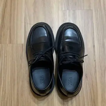 ZARA 블랙 레이스업 슈즈 40