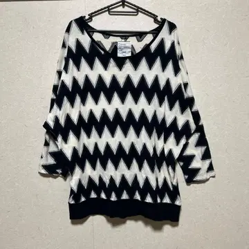 SHAREEF 지그재그 패턴 T셔츠 7부 소매