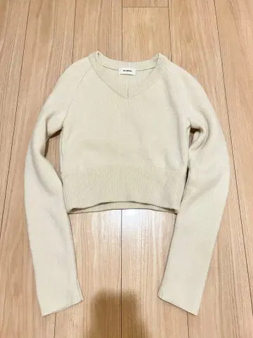 THE RERACS 베이지 V넥 크롭 니트