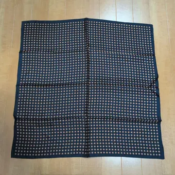 네이비 원형 패턴 실크 스카프