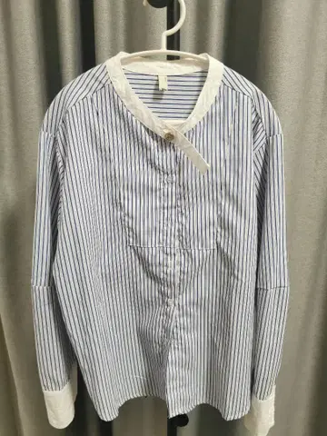 파랑과 하양 스트라이프 긴팔 셔츠