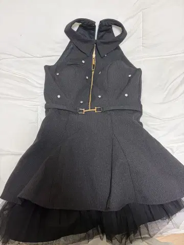 하이넥 플레어 드레스 블랙과 그레이