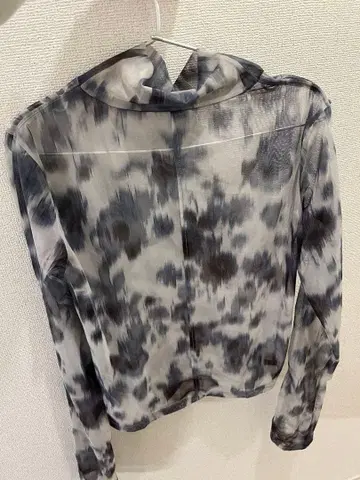 그레이 계열 타이다이 무늬 긴팔 셔츠 F 사이즈