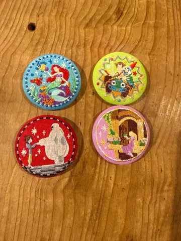 Disney 자수 캔 배지 세트 4개