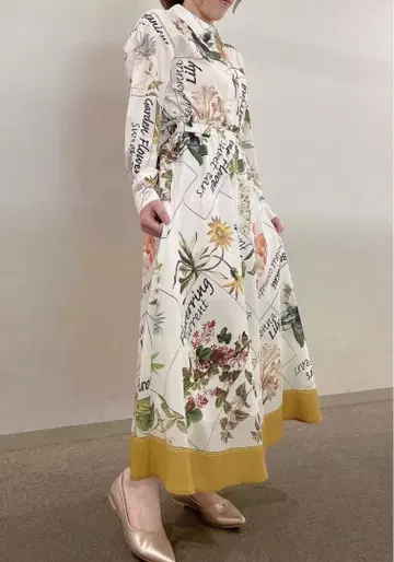 GRACE CONTINENTAL 28,600엔 랜덤 보타니컬 블라우스