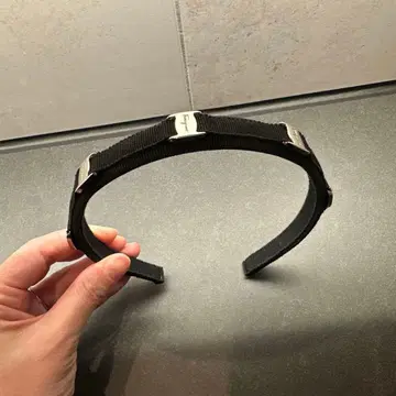 Ferragamo / 머리띠 메탈 금장 장식