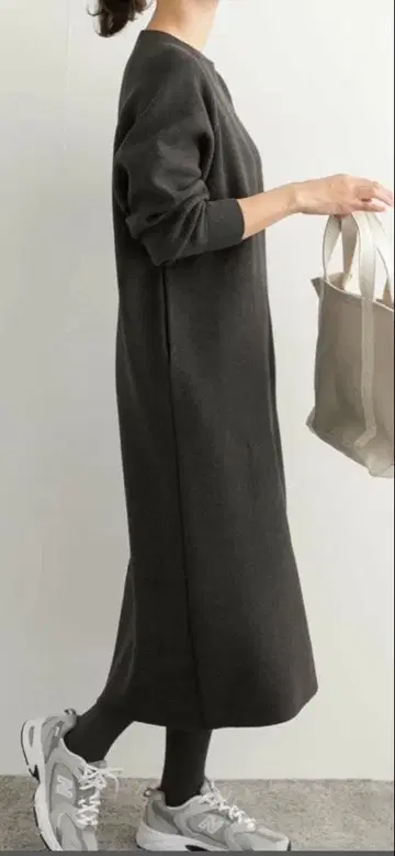 어반 리서치 도어스 맨투맨 느낌 니트 원피스 [택 포함 새상품] 2025