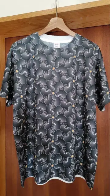 물개 무늬 T셔츠 반팔 L 사이즈