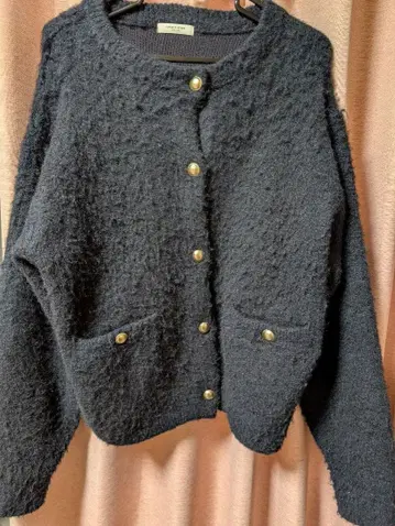 프릭스스토어 한정판 전개 믹스 샤기 골드 버튼 니트 가디건