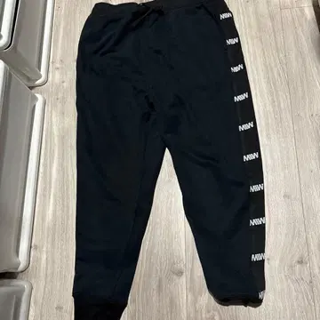 메이드인월드 블랙 XL 조거 팬츠 사이드 로고