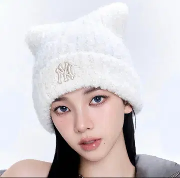 MLB 비니 화이트 karina 착용 고양이 귀 니트 모자 한국 카리나