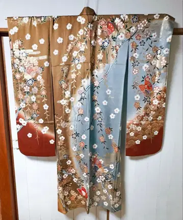 금채 장식 후리소데, 꽃과 나비의 고전 문양