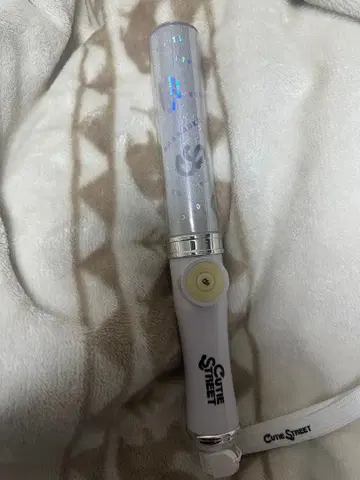 CUTIESTREET 큐스트 공식 응원봉 ver.1