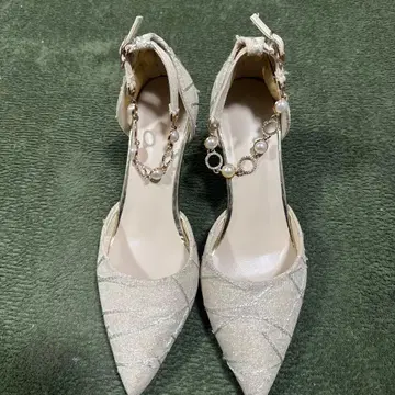 실버 글리터 하이힐 펌프스