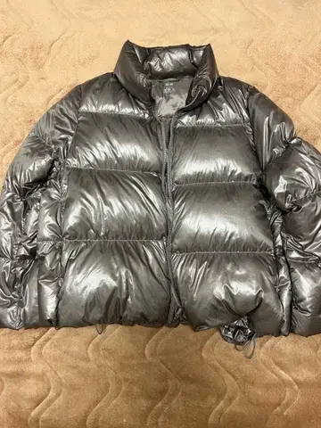 유니클로 울트라 라이트 다운 샤이니 볼륨 자켓