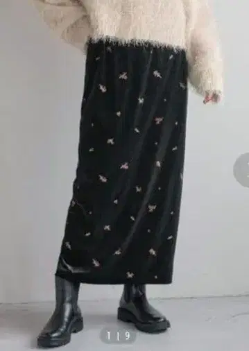 로리즈팜 꽃무늬 타이트 스커트 블랙