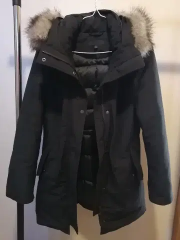 유니클로 블랙 다운 자켓 사이즈 S 충전솜 다운 80% 페더 20%