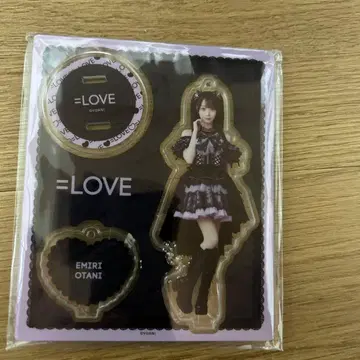 오타니 에미리 아크릴 스탠드 블랙 의상