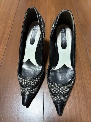 스틸레토 하이힐 블랙 화이트