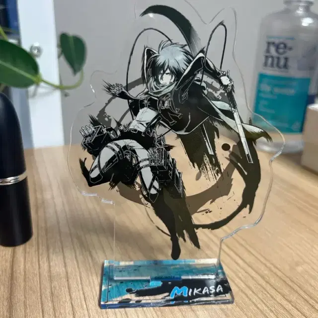 미카사 아크릴 스탠드 (예뻐요 작은 기스 하나있습니다ㅠㅠ)