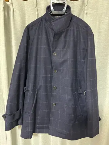 네이비 체크 무늬 남성용 코트