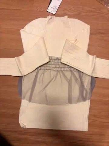 화이트 리브 편직 긴팔 상의