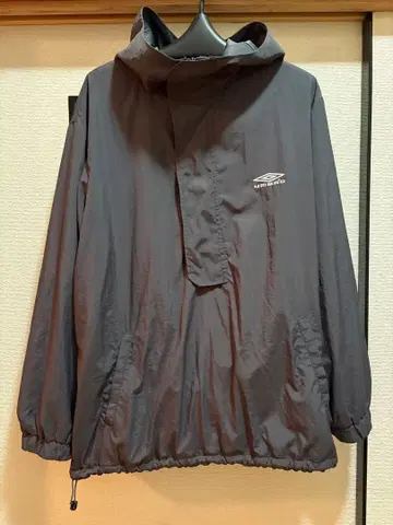 엄브로 저널 스탠다드 별주 아노락 후드티 L 새상품급 그레이 계열