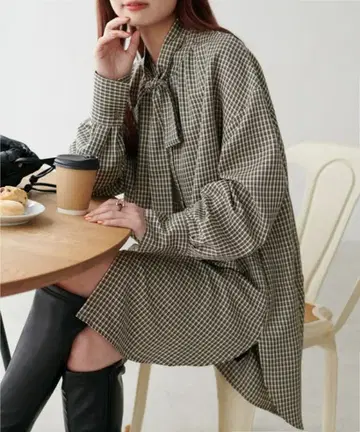 DISCOAT 디스코트 체크 보타이 블라우스 블랙