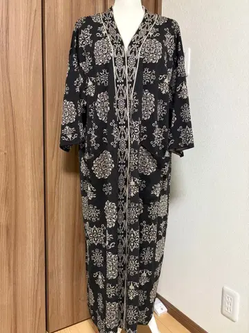 새상품급 ASVAD 에스닉 패턴 반팔 롱 가운