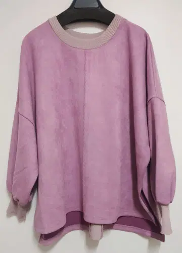 이번 시즌 신상품 미사용 새상품 퍼플 스웨이드풍 오버 사이즈 상의