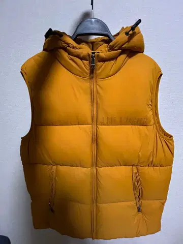 HILFIGER 후드 부착 다운 베스트 머스타드