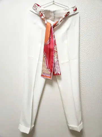 에밀리오 푸치 화이트 스카프 포함 타이트 팬츠