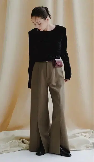 anuans 센터 슬릿 스트레이트 팬츠 KHAKI BROWN