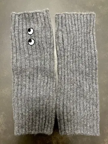 유니클로 안야 힌드마치 캐시미어 니트 암워머 그레이