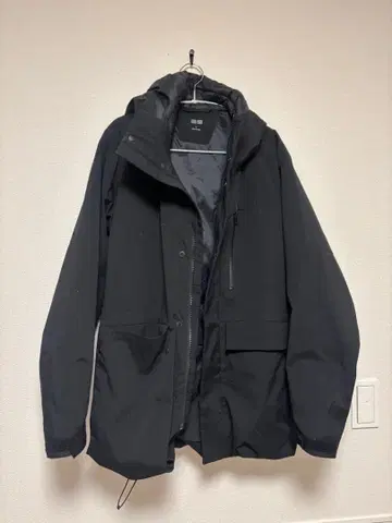 유니클로 하이브리드 다운 파카 L 블랙