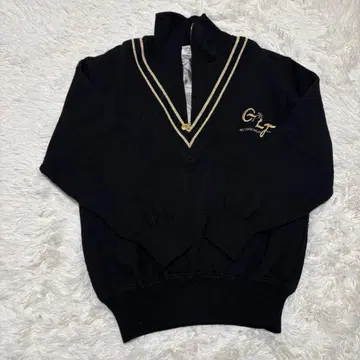 먼싱웨어 골프 니트 블랙 금 라인 자수 로고 하프 지퍼