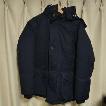 네이비 후드 부착 다운 자켓