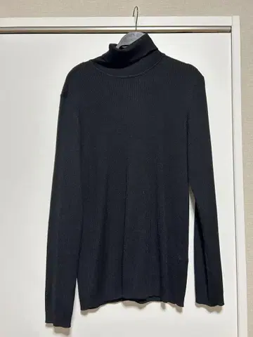 리브 터틀넥 스웨터 2가지 색상