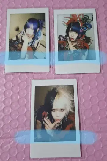 0.1g의 오산 미도리카와 유우 폴라로이드 세트