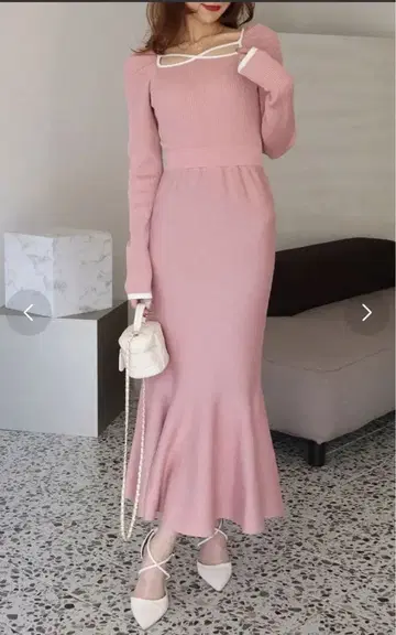 ROYAL PARTY 데콜테 라인 배색 니트 머메이드 원피스