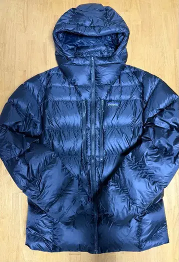 새상품급 파타고니아 피츠로이 다운 후디 M