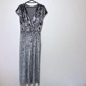 URBAN OUTFITTERS 그레이 벨벳 올인원 M