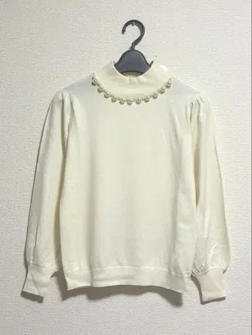 택 포함 새상품. 쿠튀르 브로치 펄 장식 니트