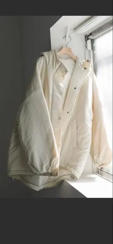 셀렉모카 볼륨 실루엣 패딩 자켓