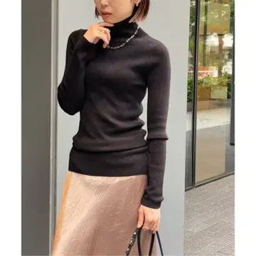 리브 터틀넥 니트