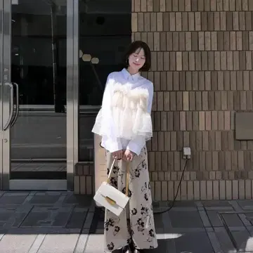 Acka. flower satin skirt size 2