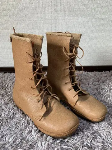 새상품급 KOOS 베이지 천연 가죽 미들컷 부츠 23.5