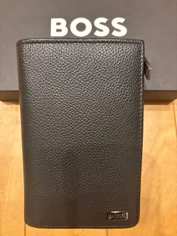BOSS 블랙 가죽 접이식 지갑